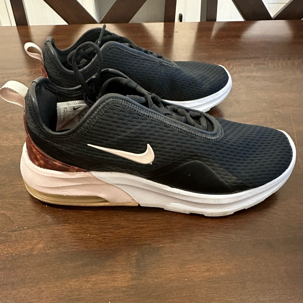Nike Air Max Motion 2 sneakers